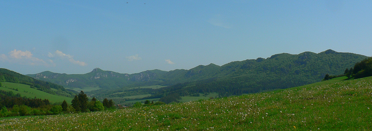 ...ale_vidno_stade_skoro_celý_hrebeň_Súľovských_skál.