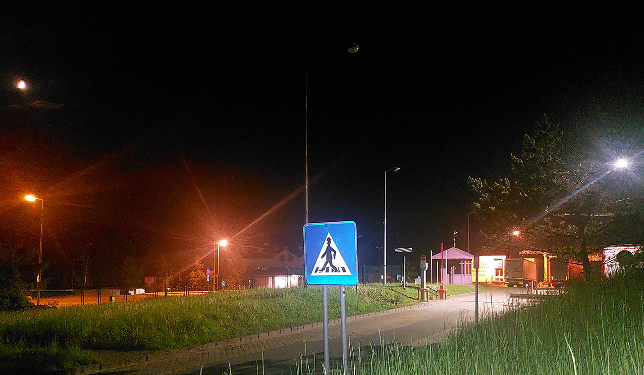 Duklianske parkoviská tesne pred polnocou. Duklianske_parkoviská_tesne_pred_polnocou.