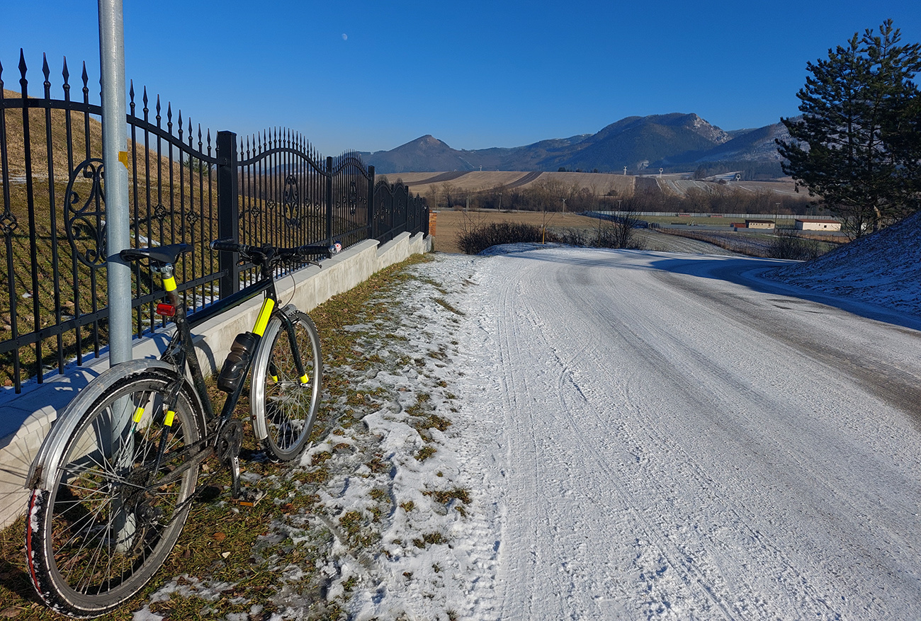 Z_Konskej_von:_ďalší_zo_série_zjazdíkov_na_sever_otočených_a_v_tieňoch_položených.